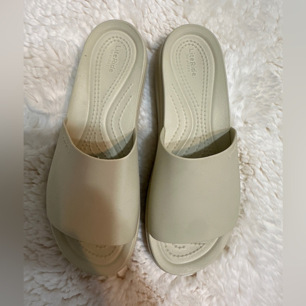 CROCS Women's Beige Sandals